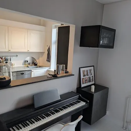 Cozy 2 Bedroom Close To Train, City, And 腓特烈西亚