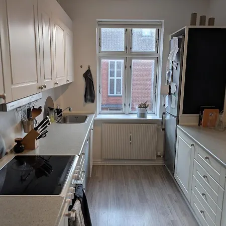 Cozy 2 Bedroom Close To Train, City, And 公寓 *
