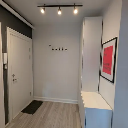 公寓 Cozy 2 Bedroom Close To Train, City, And *